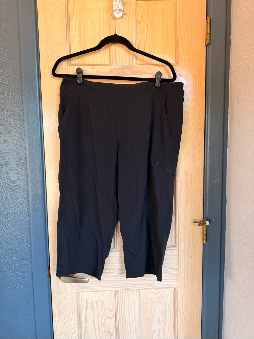 Mountain Hardwear Women's Black Active Capri Pants